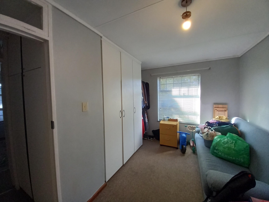 To Let 4 Bedroom Property for Rent in Rouxville Western Cape